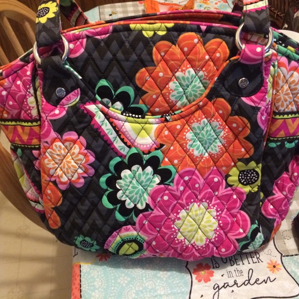 Vera Bradley Glenna bag like new c. Wallet matches